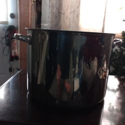 Stainless 8 Qt Pot With Lid 20.00