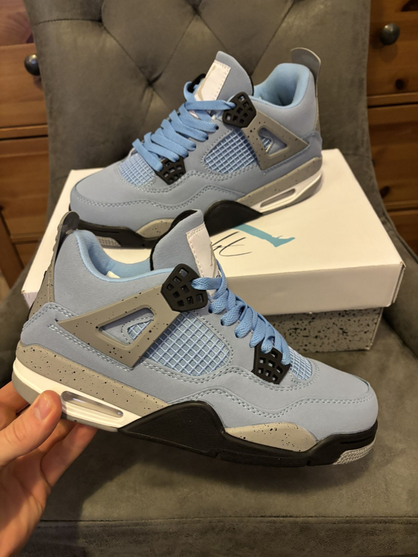 Jordan 4 UNC Size 7 Men’s Sneakers