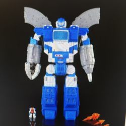 Guardian robot and lunar tread Legacy Titan class 24" transformers generations brand new inbox unopened