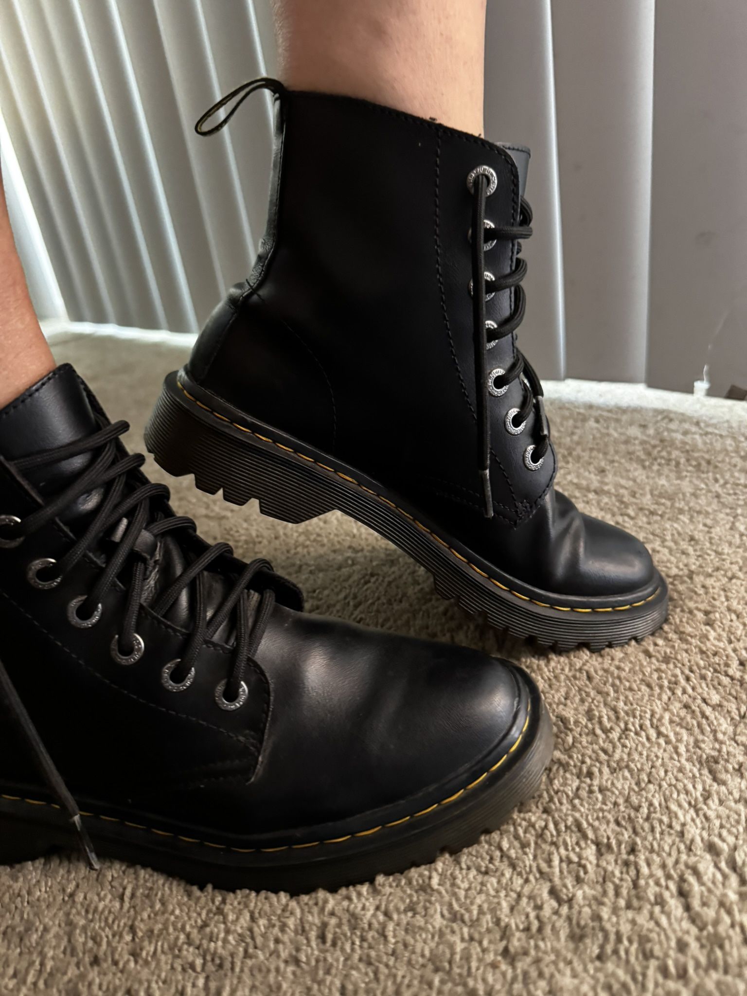 Dr. Martens. Luana