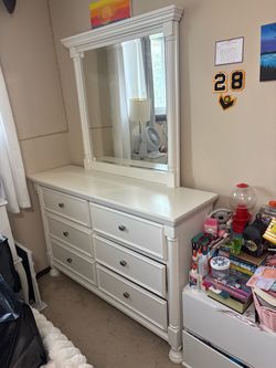 Dresser w/ Mirror