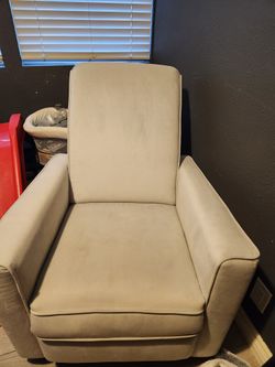 Nursery Glider/rocking Chair