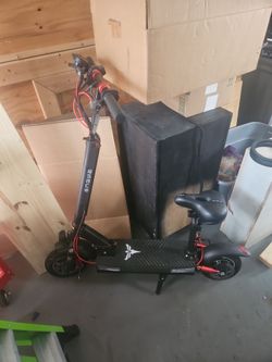 Enguie electric scooter with seat