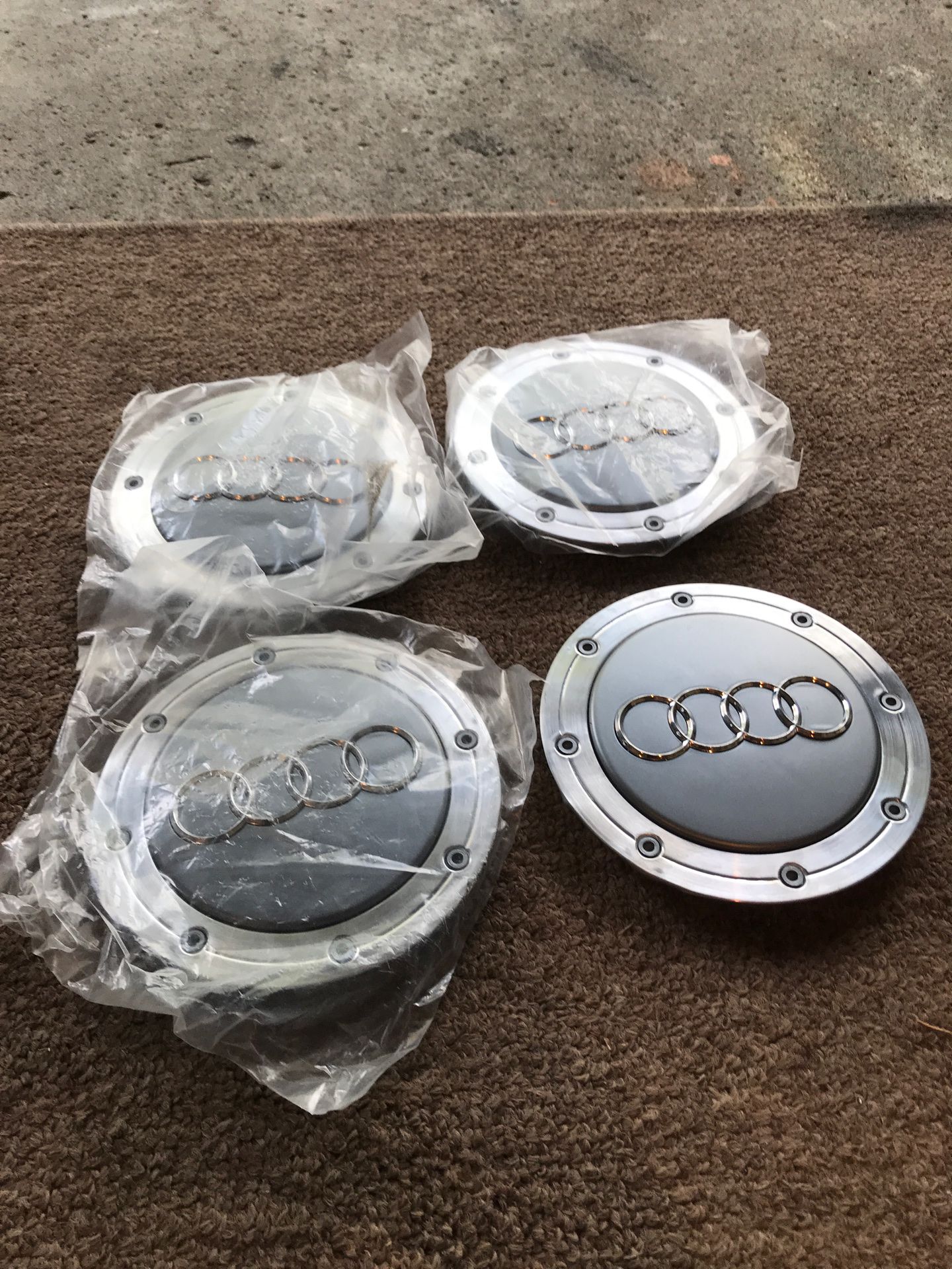 OEM set of Audi’s hub caps rims