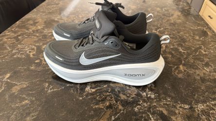 ZOOMX NIKE  VOMERO PLUS  SIZE 12