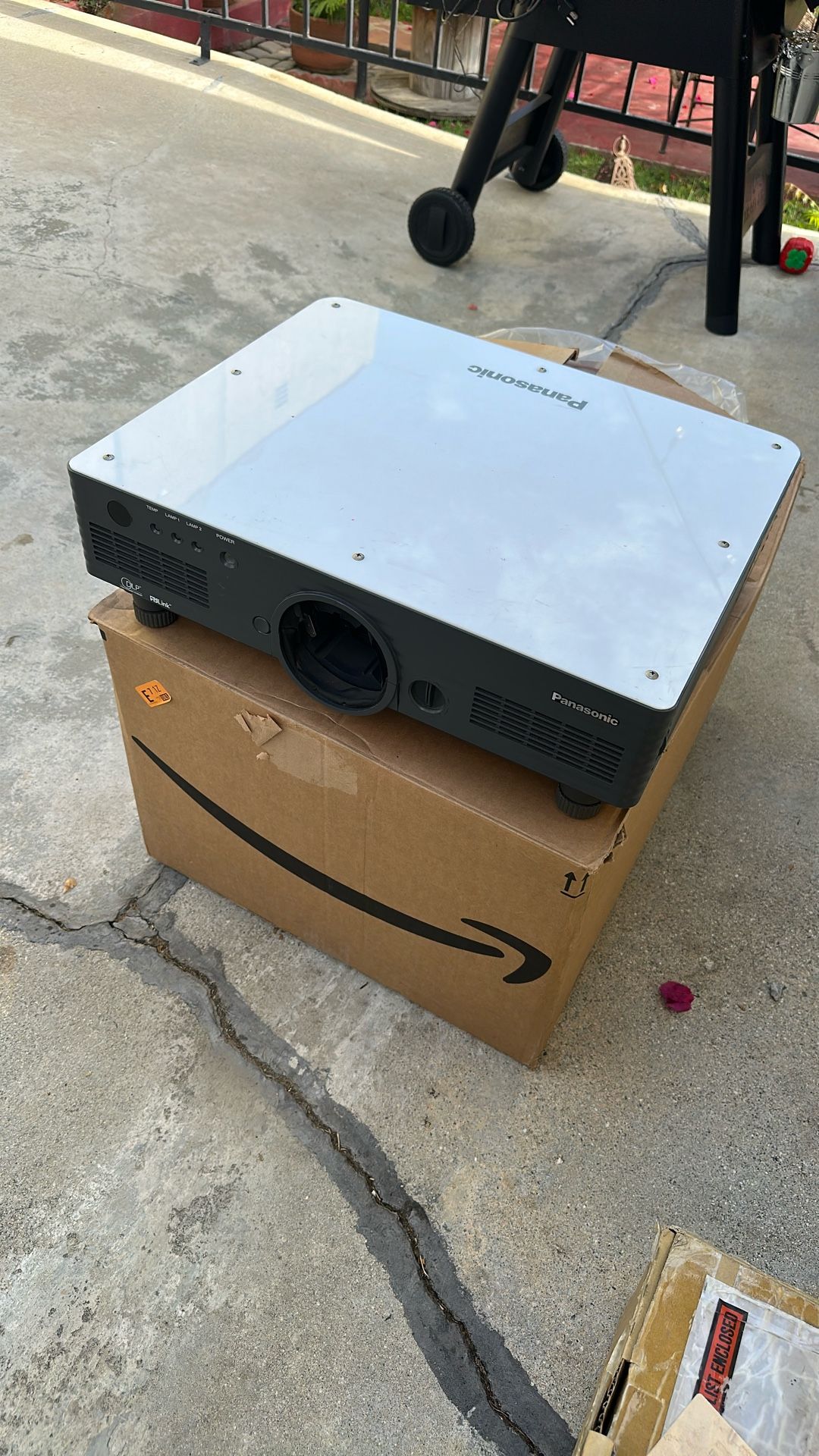 Projector Panasonic + Lens