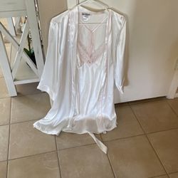 Bridal robe and nightgown