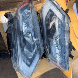 Headlights Nissan rogue 2017-2019