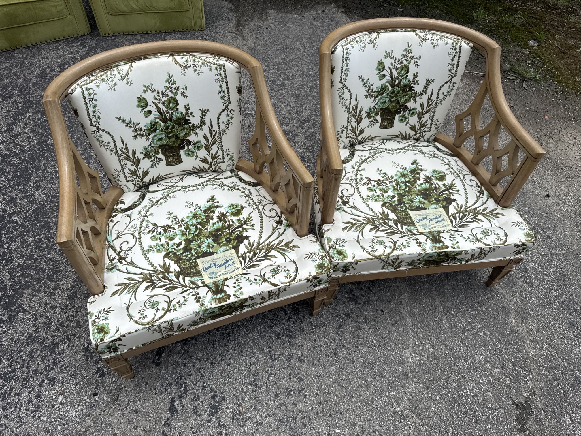 ⸻ 🌿 Beautiful Vintage Floral Accent Chairs – Made in Chicago 🌿