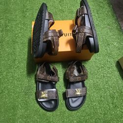 BETUS. LEATHATHER.  RS SIZE. 7.5W. AND 8.5 W