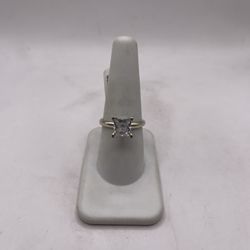 14kt Gold Engagement Style Ring w/ Simple Design