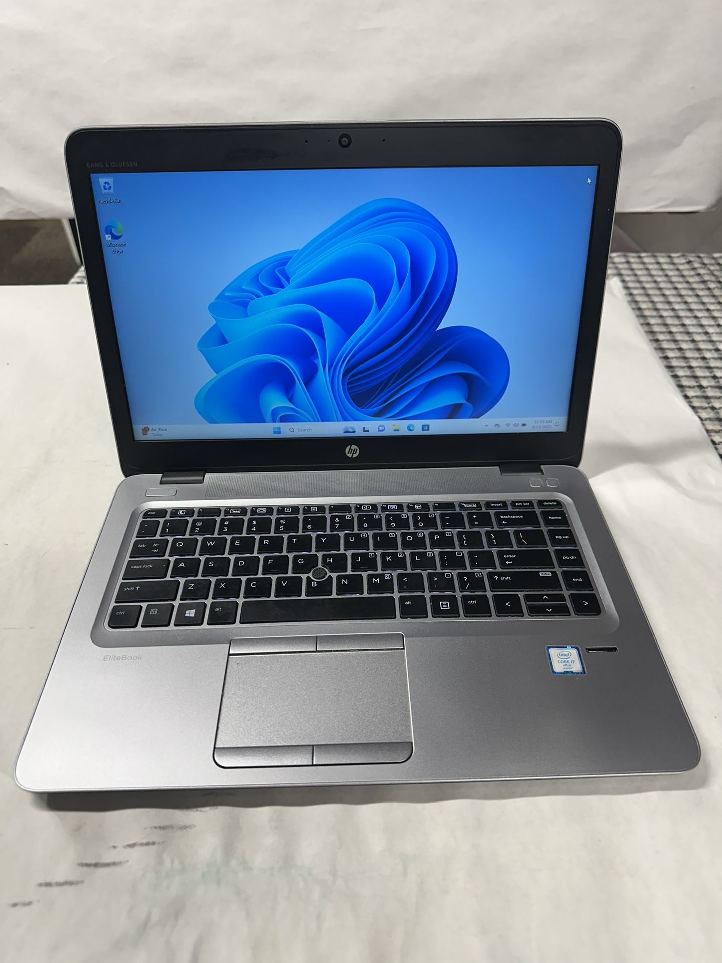 Laptop HP Elite Book 840 g3 i7 Good Condition price is firm Read description