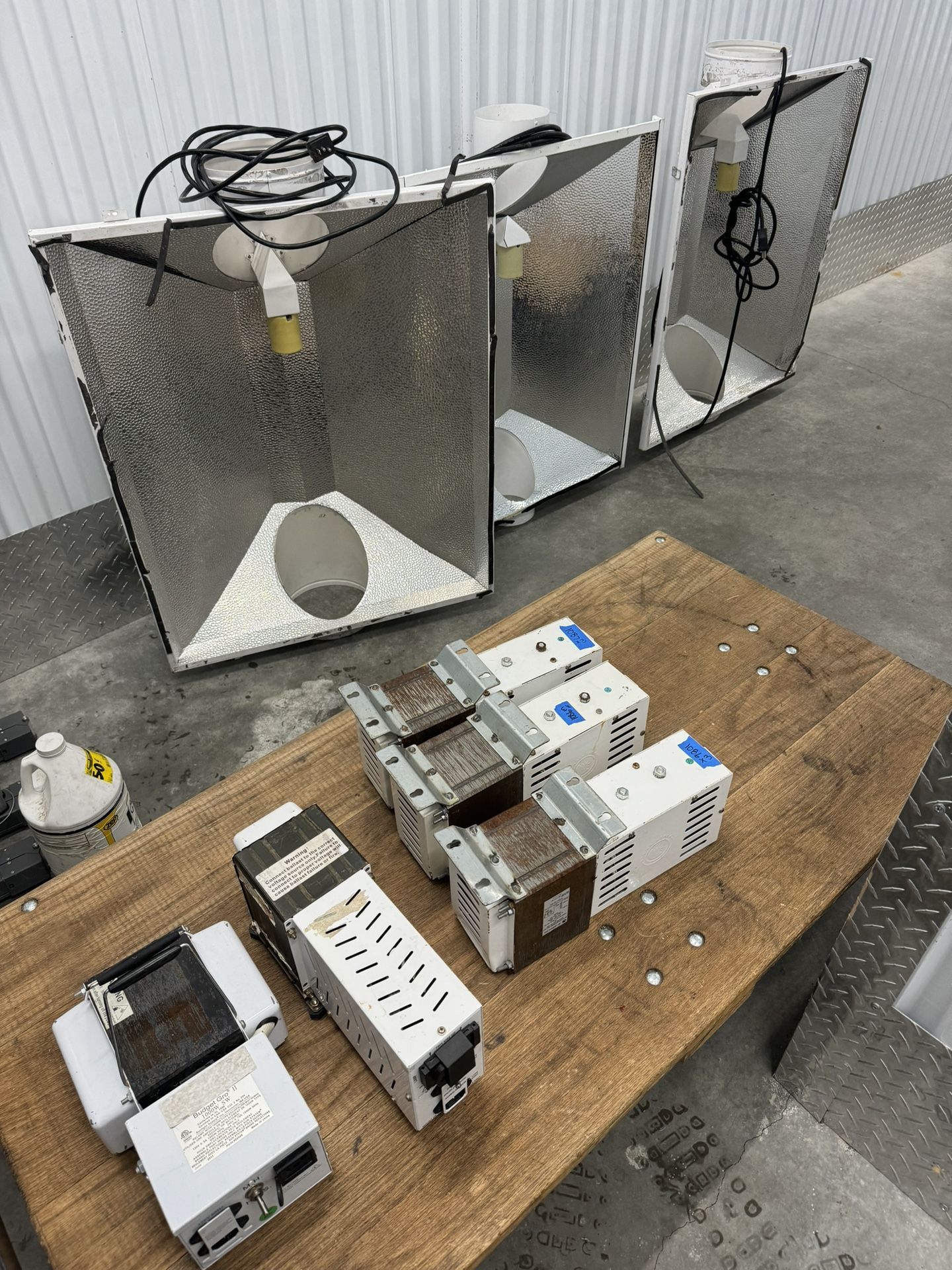 3 Hood And 2 Ballasts 