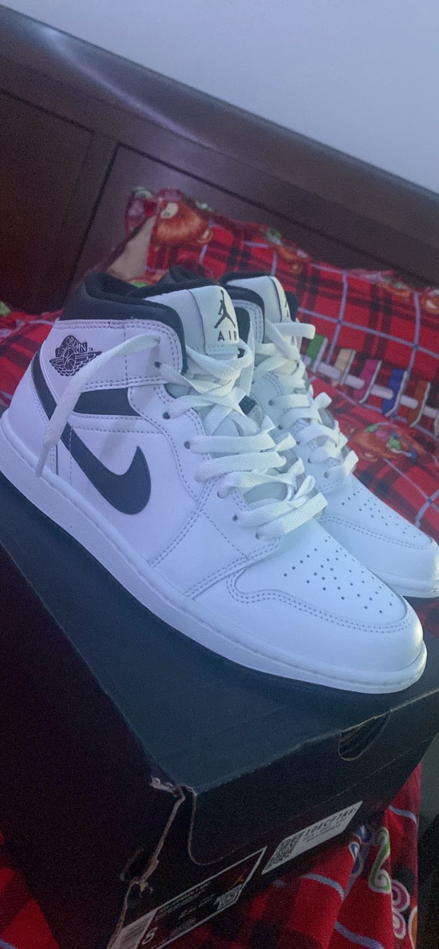 jordan 1s size 8