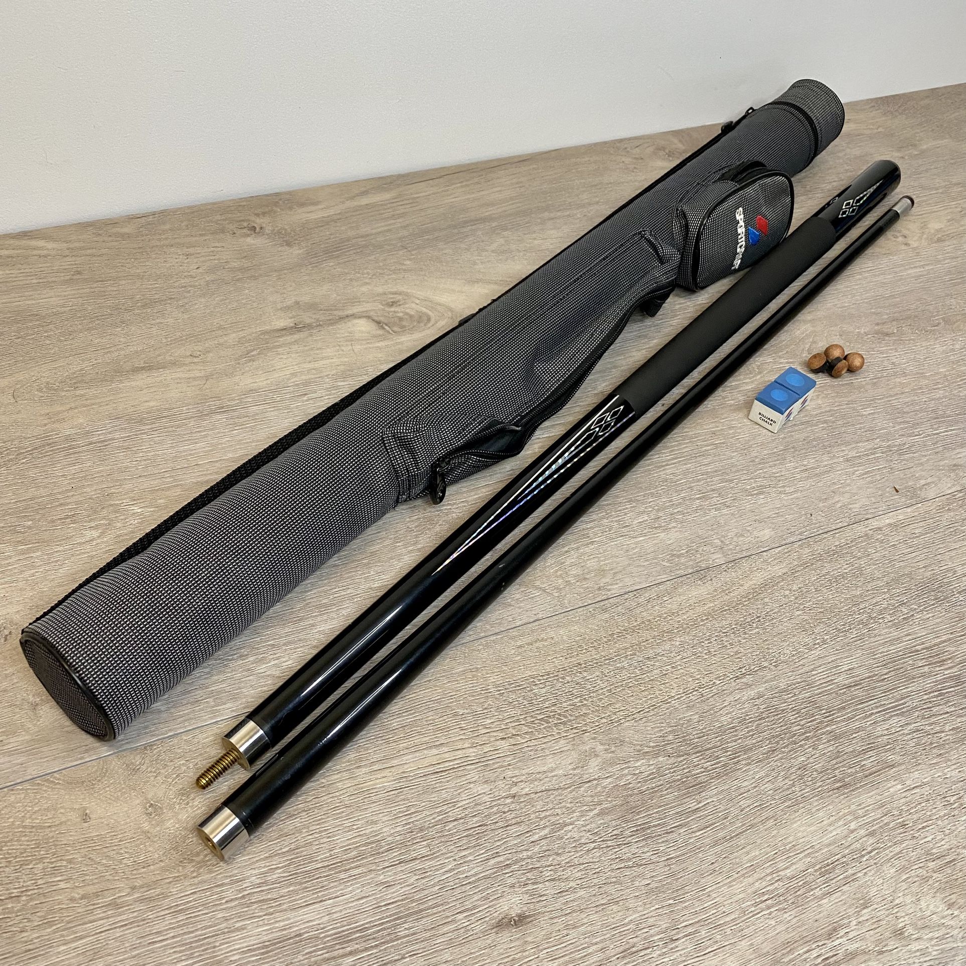 SPORTCRAFT Black Graphite 19oz Pool Cue with Gray Case/Chalk & Extra Tips