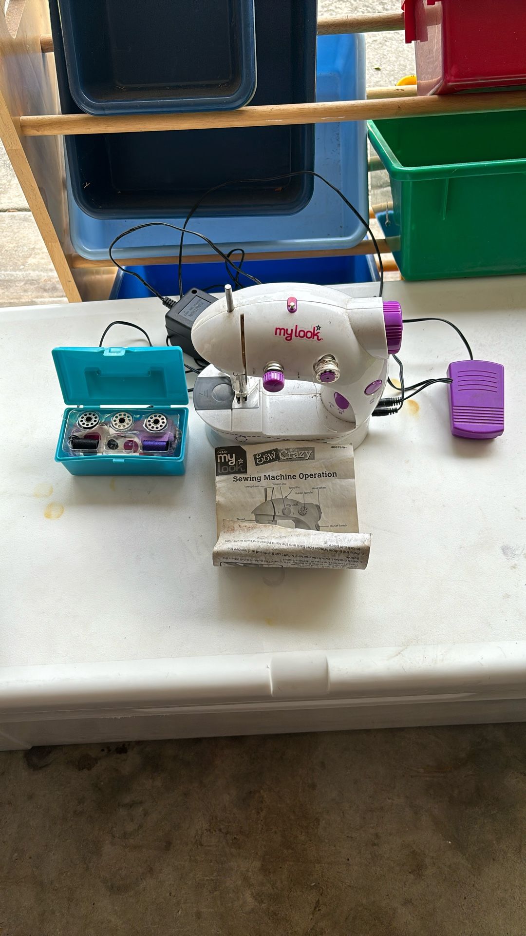 Mini sewing machine