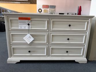 Anistyn 6-Drawer Dresser,$450
