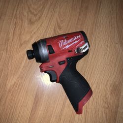Milwaukee M12 Drill     (TOOL ONLY)