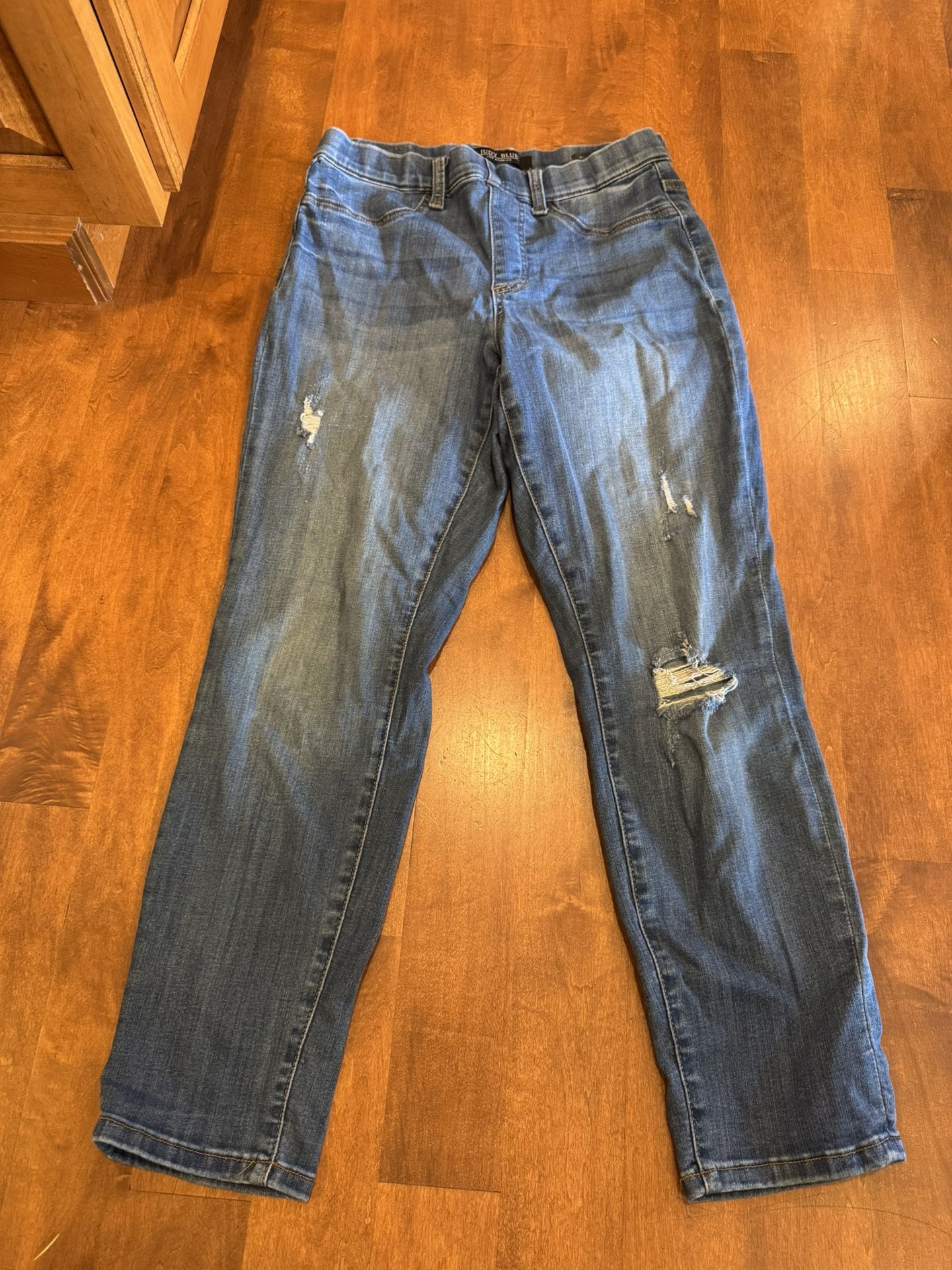 Woman’s Judy blue Pull On Skinny Jeans Shipping Available
