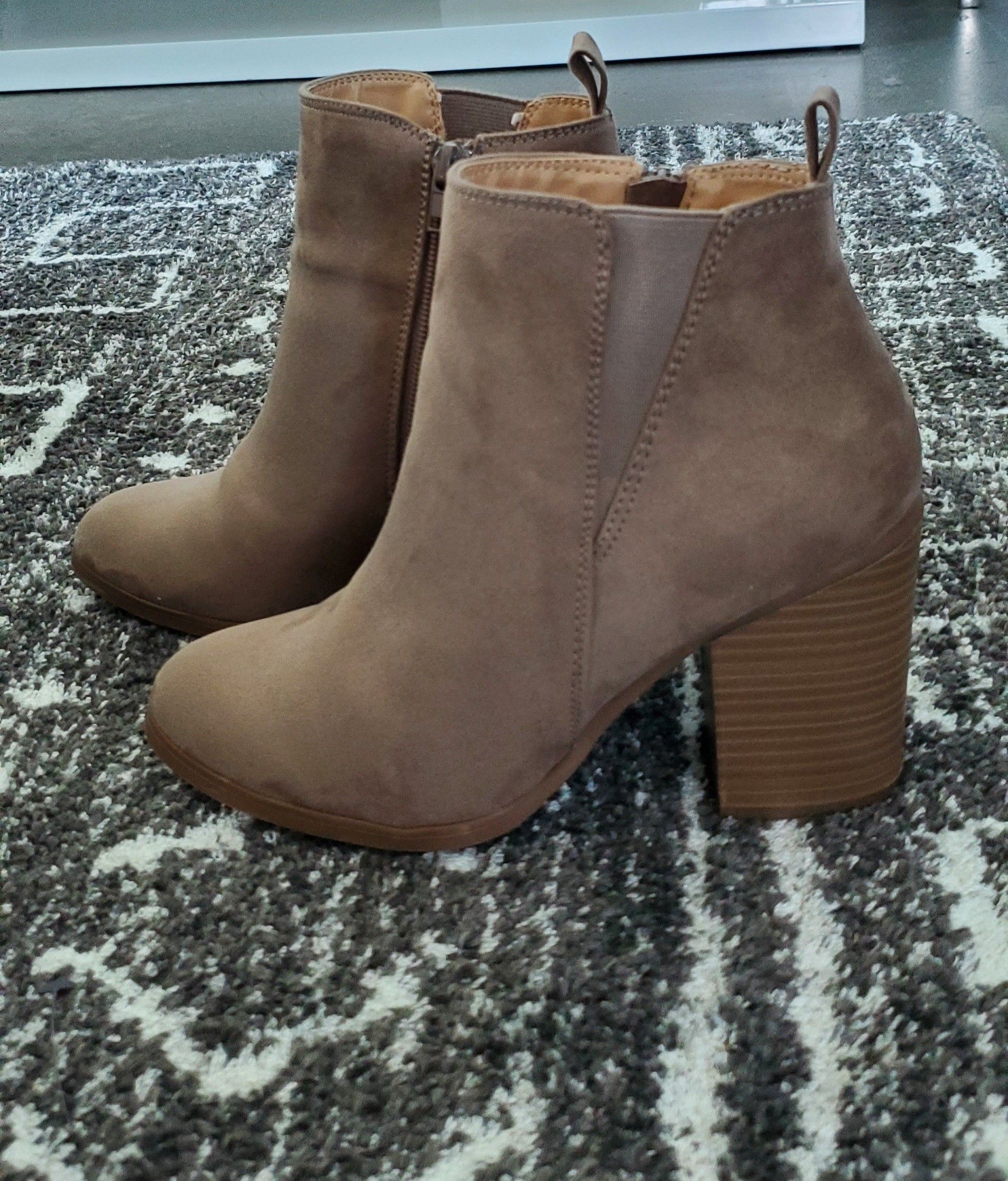 EXPRESS beige boots (size 6) - Reduced Price