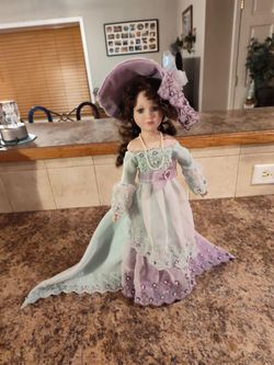 Porcelain Collector Doll-info 👇