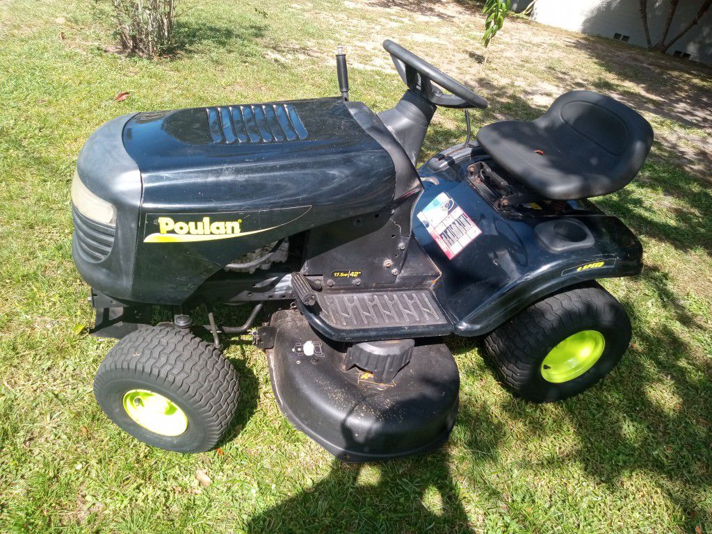 Poland riding Lawn Tractor 6-speed 17 And A Half Horsepower 42-in Cut