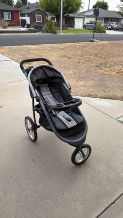 Graco Jog stroller and car seat combo