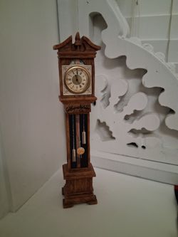 VINTAGE CALIFORNIA PERFUME Co DOLL HOUSE MINIATURE MINI GRANDFATHER CLOCK 7.5” x 1”. Clock runs off of watch battery..asking $25.00