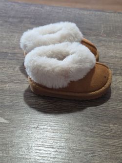 Baby girls shoes zizes 3 and 3.5