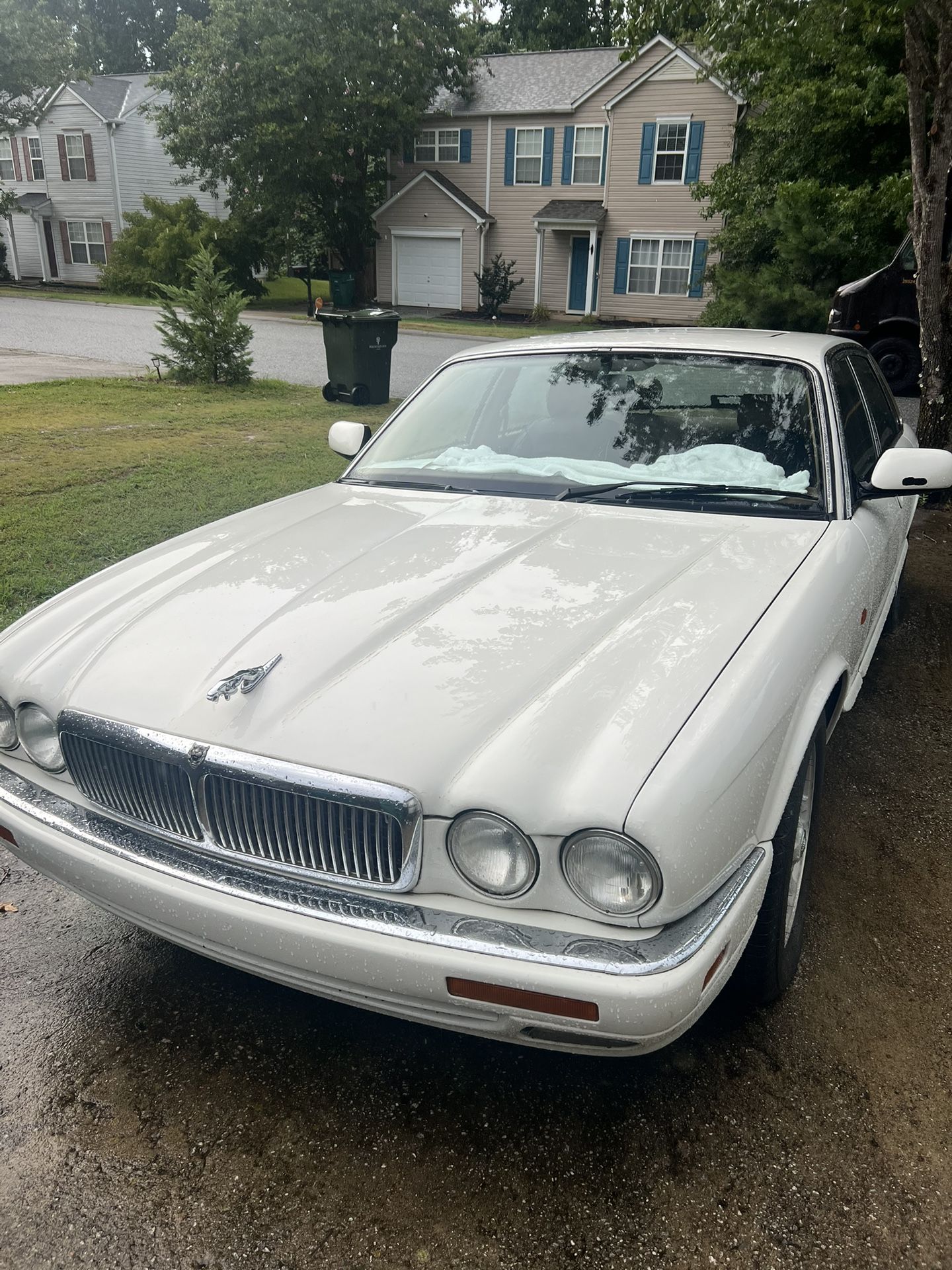 Jaguar XJ6