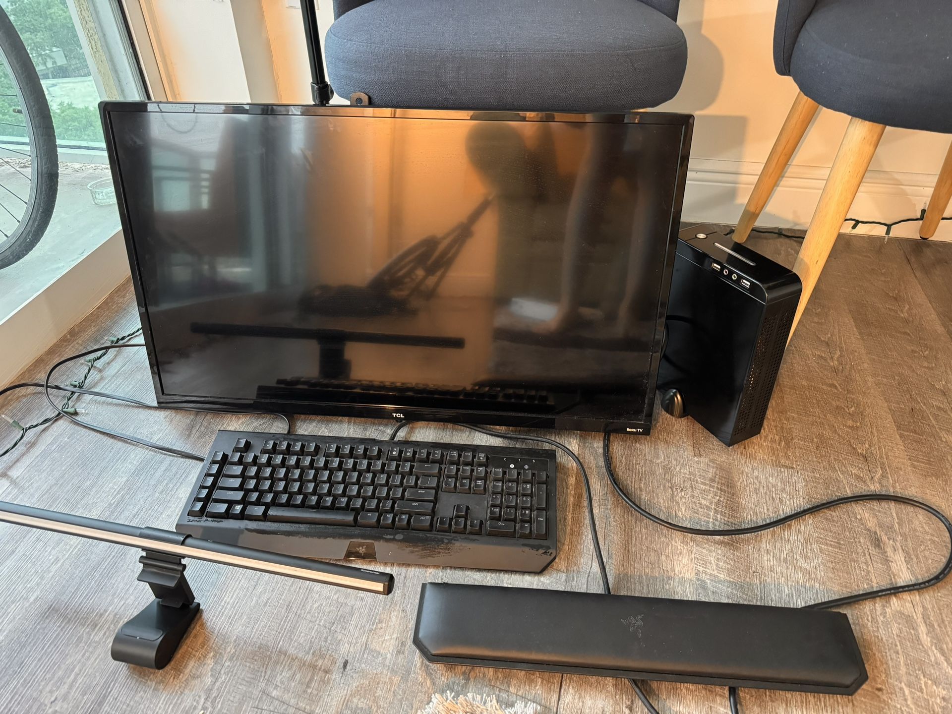 TCL Desktop, Keyboard , Computer, light 