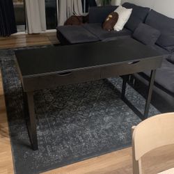 Black Desk
