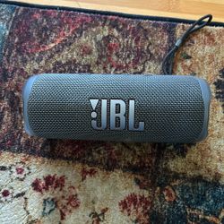 JBL Flip 6 Excellent Condition 