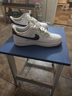 Nike Air Force 1 Low White Black Sneakers size 9 1/2