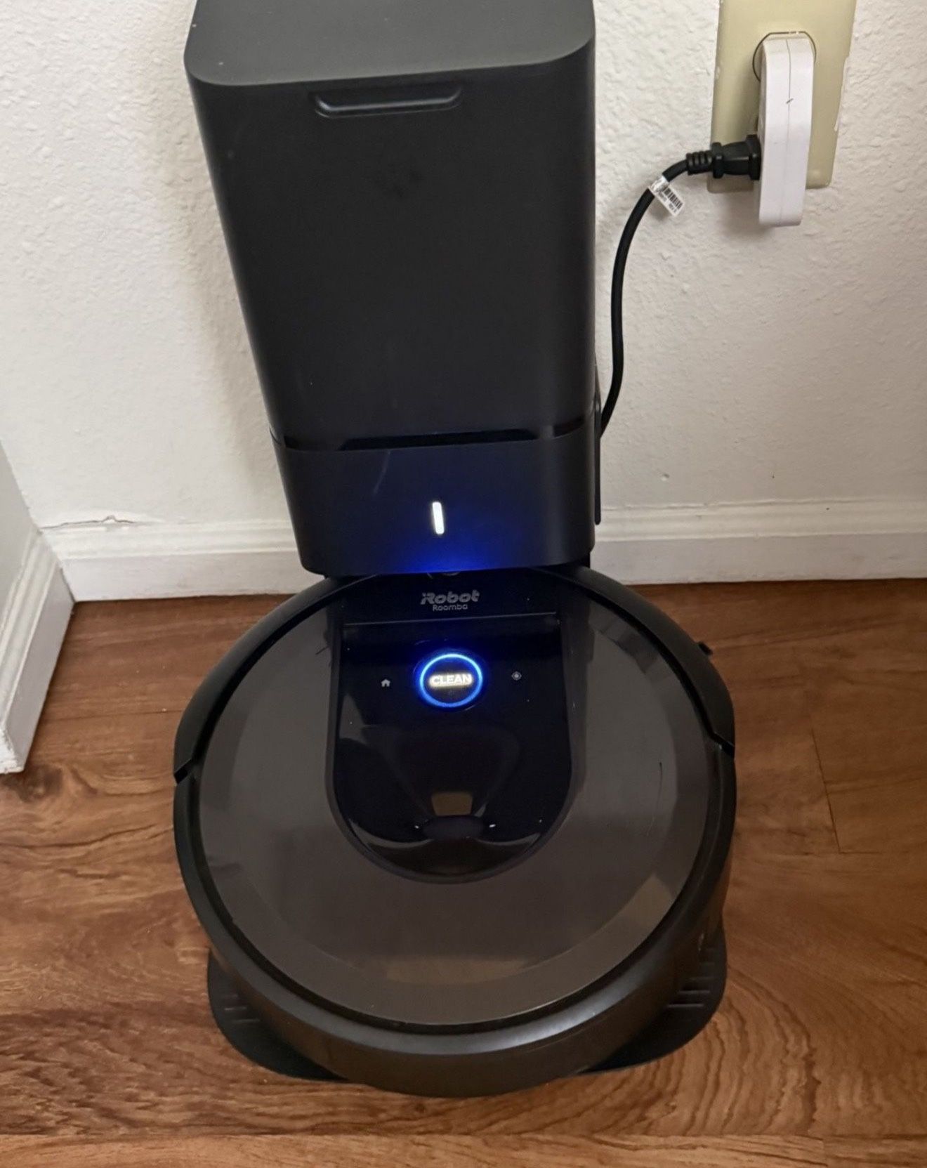 iRobot Roomba i7 Wi-Fi Connected Robotic Vacuum Cleaner 
