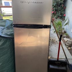 Frigidaire Fridge 