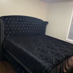 King Size Bed And Dresser/mirror