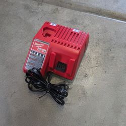 Milwaukee Battery Carger