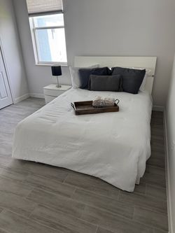 Modern/Contemporary Bedroom Set