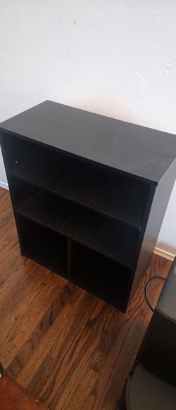 Shelf with 2 cubbies