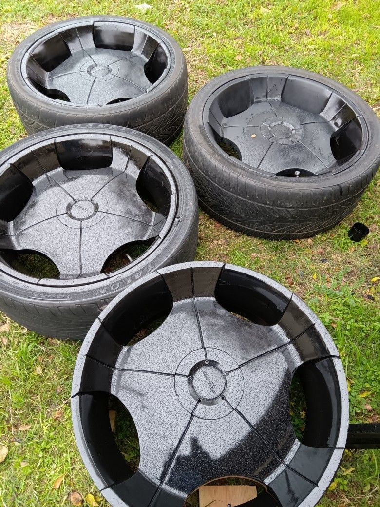 24s 6 Lugs Chev Needs One Tire 4 Caps