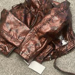 Women’s pantent leather Short Cut Jacket