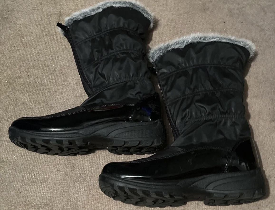 Totes Carmela Women Size 7 Quilted Snow Boots Black Faux Fur Vegan