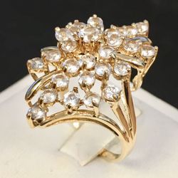 White Sapphire gold lady’s ring