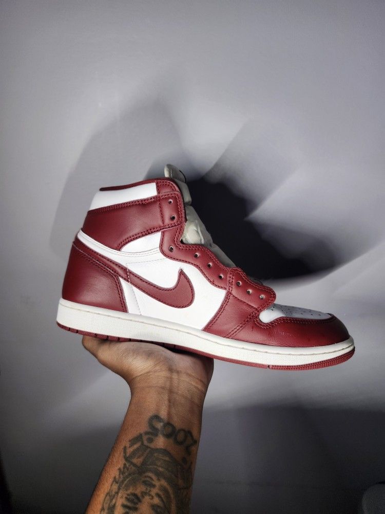 Nike Air Jordan 1 Retro High OG – Artisanal Team Red

Size:10.5