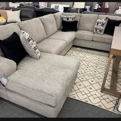 Platinum Ashley Ballinasloe 3 Piece Sectional Couch 🤘 Brand New 🤘 Fast Delivery 🚚  Best Quality 🌟 On Sale 📣