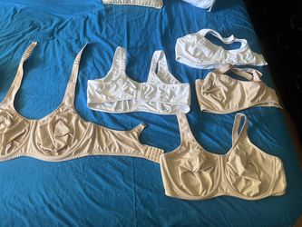 Syrokan Like New  bras 4 X $25 Or $10 Each. 