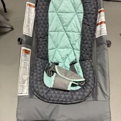 Baby Bouncer (vibrates) Lightly Used $35