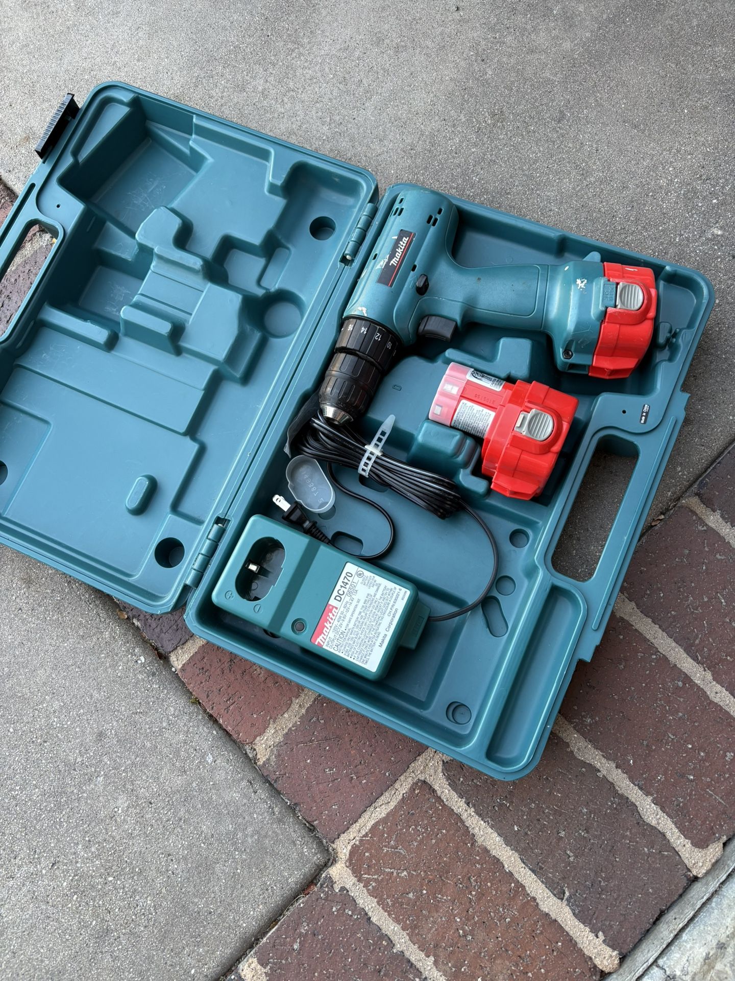 Makita 12V Cordless Drill Kit with Case, 2 Batteries & Charger