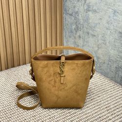 Daily versatile styles